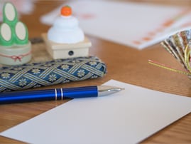 同僚への年賀状、差出人は「自宅」ではなく「学校」？ 現役教員が語る、激変した職員室の事情