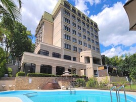 【楽天トラベルセール】「別府温泉 リゾーピア別府」が今だけ特別価格に！ 開放感ある温泉と旬の料理【12月25日】