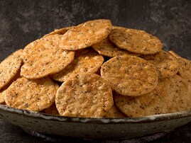 コスパがいいと思う「埼玉県の1200円未満のお土産」ランキング！ 2位「黒胡椒せん」を抑えた1位は？【2025年調査】