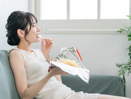 「実家暮らしの方が確実にいい」30歳女性、年収550万円。お金の悩みは「全くない」と言い切る理由