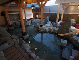 【茨城県の人気スーパー銭湯】「極楽湯 水戸店」は種類豊富なお風呂が自慢。高温サウナでしっかりととのえる