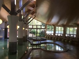 【茨城県の人気スーパー銭湯】「やまがたすこやかランド 三太の湯」は美肌の湯が自慢の施設。県内有数の広さを誇る内風呂を楽しもう