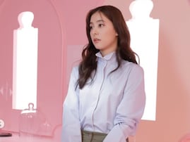 「とてつもない美脚」新木優子、ミニスカから圧巻の美脚を披露！ 「脚線美最高」「どんどん綺麗に」