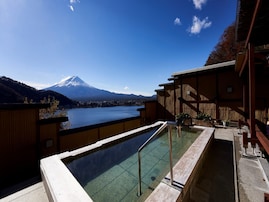 【楽天トラベルセール】「逆さ富士を望む湖畔の絶景宿　湖楽おんやど富士吟景」が特別価格で登場中