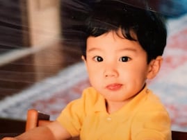 「最高すぎる」山本舞香、夫・マイファスHiroの幼少期ショット公開「めちゃかわい」「なんて可愛いケーキ」