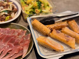 「スーパーママタレント」藤本美貴、仕事前の豪華手料理に絶賛の声「尊敬しかない」「めっちゃご馳走！」