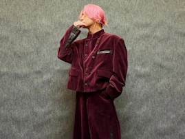 「美人なお姉さんかと」佐久間大介、お団子ヘア＆赤のセットアップ姿！「スタイル異次元」「何頭身？」