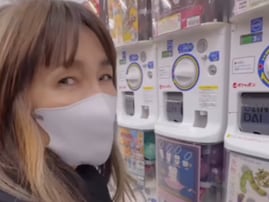 「はしゃぎ方が可愛い」工藤静香、庶民的な姿に反響「ガチャ売り場に居るとは誰も思わないだろうなぁ」