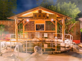 【大阪府の人気スーパー銭湯】「東香里湯元水春」は種類豊富なアトラクション風呂が自慢。名物「白くま氷」が楽しめる食事処も