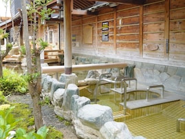 【兵庫県の人気スーパー銭湯】「名湯 宝乃湯」は有馬温泉さながらの濃厚な天然温泉を楽しめる。湯舟の種類も豊富