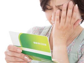 「何とか生活できている感じ」58歳女性、年収100万円。年金受給の母との実家暮らしは「将来が不安」