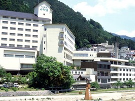 【楽天トラベル売れ筋1位】「下呂温泉 山形屋」は天下の三名泉と称される豊かな湯を存分に堪能できる【2月12日】