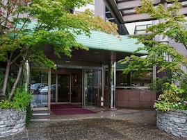 【楽天トラベル売れ筋1位】「嬉野温泉 ホテル華翠苑」は日本三大美肌の湯を空中露天風呂で贅沢に楽しめる宿【2月13日】