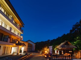 【福島県の人気ホテル】「高湯温泉 旅館 玉子湯」は明治創業の茅葺き湯小屋で100％源泉掛け流しを堪能できる