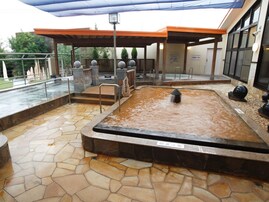 【大阪府の人気スーパー銭湯・温泉】「天然温泉 スパリフレ」は濃厚な金泉でしっかり温まる。サウナも3種類と充実