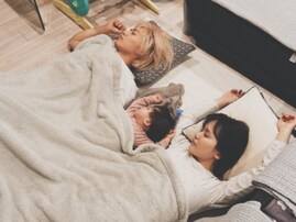 「幸せって、こういうこと」元人気アイドル、夫＆息子と“川の字”ショット公開！ 「すごいいい写真」