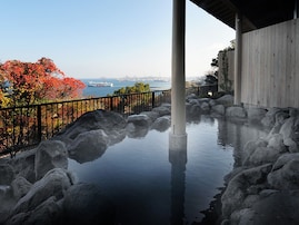【大分県の人気日帰り温泉】「神崎温泉 天海の湯」は別府湾を一望できる絶景が自慢。家族湯も完備