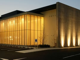 【兵庫県の人気スーパー銭湯】「ジェームス山天然温泉 月の湯舟」は乳白色の天然温泉と天然海水を堪能できる施設。開放的な露天風呂でリラックス