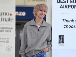 「無理だ。かっこよすぎる」高橋海人、空港ファッションに反響！「どこの王子様...?」「鼻血でます！」