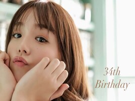 「いつまで可愛いの…天才」篠崎愛、34歳の誕生日ショット公開「今でもこんなにキュートなんてすごい」