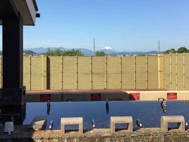 【東京都の人気スーパー銭湯】「国立温泉 湯楽の里」は多摩川を望む展望露天風呂が魅力。人気の高濃度炭酸泉も完備！