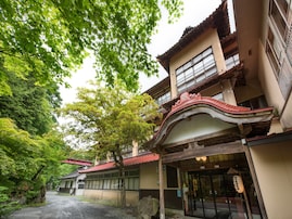 【岩手県の人気ホテル】「鉛温泉 藤三旅館」は日本一深い自噴岩風呂が楽しめる歴史ある宿