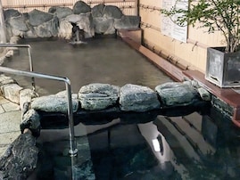 【兵庫県の人気銭湯】「六甲おとめ塚温泉」は源泉かけ流しの天然温泉が自慢の施設。炭酸泉でリラックス