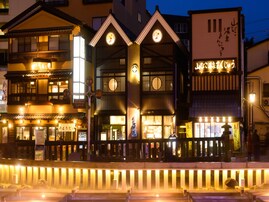 【楽天トラベルセール】「草津温泉 湯畑草菴」が特別価格で登場中