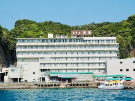 【楽天トラベル売れ筋1位】「南紀勝浦温泉 ホテル浦島」は洞窟に湧き出る温泉と太平洋の絶景ビューが名物【3月14日】