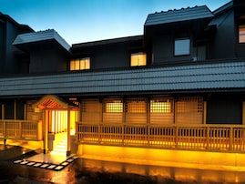 【楽天トラベルセール】「草津温泉 源泉一乃湯」が今だけ特別価格に！ 露天風呂付き客室で湯畑源泉を満喫【3月17日】