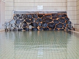 【福島県の人気日帰り温泉】「あゆり温泉」は源泉かけ流しの「美人の湯」が自慢の施設。露天風呂のバレルサウナも楽しめる