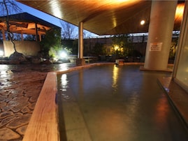 【埼玉県の人気日帰り温泉】「天然温泉 かんなの湯」なら16種類のお風呂と本格ロウリュでリラックスできる