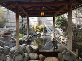 【埼玉県の人気スーパー銭湯】「ゆの華 越谷天然温泉 美人の湯」は個性溢れる色んな種類の遊湯施設が勢揃いした施設