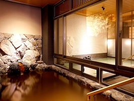 【有馬温泉の人気ホテル】「有馬温泉 天地の宿 奥の細道」は五感で楽しむ客前料理が魅力