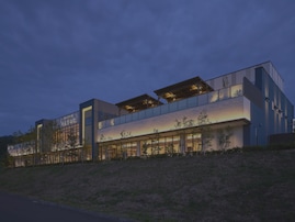 【宮城県の人気スーパー銭湯】「愛子天空の湯 そよぎの杜」は心身を整える「現代湯治」施設。泉ヶ岳を望む絶景露天風呂でリラックス