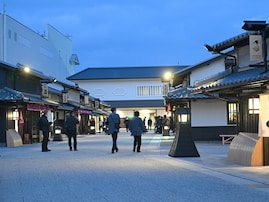 夜限定「18禁」拷問屋敷に丁半博打……京都・映画村の社長が語る、150億円「大人の夜」化のワケ