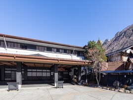 【楽天トラベル売れ筋1位】「深山桜庵別館 湯めぐりの宿 平湯館」が選ばれる理由