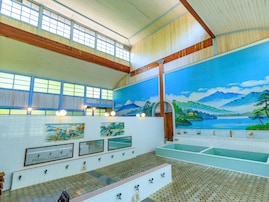 【茨城県の人気スーパー銭湯】「あずま健康センター」は日帰りで入浴・休憩が楽しめる施設。露天の岩風呂でリラックス