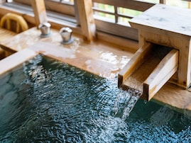 【福岡県の人気日帰り温泉】「ほうじょう温泉 ふじ湯の里」は源泉かけ流しが自慢の施設。大浴場「福智山」「大藤」でリラックス