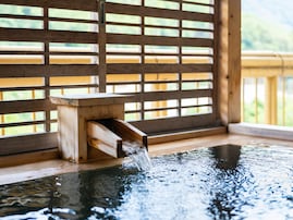 【兵庫県の人気銭湯】「湯あそびひろば 芦原温泉」は年中無休・深夜も営業する施設。岩盤サウナや日替わり湯の露天風呂を楽しめる