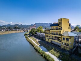 【楽天トラベル春夏フェア】福岡県「筑後川温泉 清乃屋」が最大21％オフ！展望露天風呂と美肌の湯で癒される温泉宿【4月3日】
