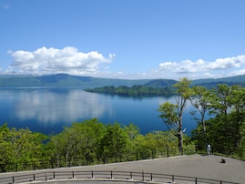 グルメも楽しめると思う「青森県の温泉地」ランキング！ 2位「奥入瀬・十和田」を抑えた1位は？【2026年調査】