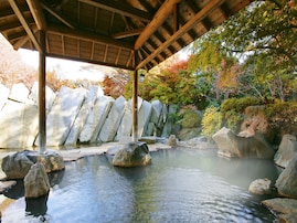 【宮城県の人気ホテル】「秋保温泉 篝火の湯 緑水亭」は幻想的な篝火に包まれる名湯が自慢