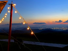 【新潟県の人気日帰り温泉】「天然温泉 麻生の湯」は長岡平野を一望する絶景施設。良質な「塩化物泉」でリラックス