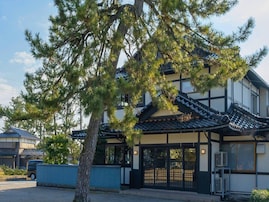 【氷見温泉郷の人気ホテル】「天然温泉 浜辺の宿あさひや」は富山湾のキトキトな海の幸と貸切温泉を堪能できる宿