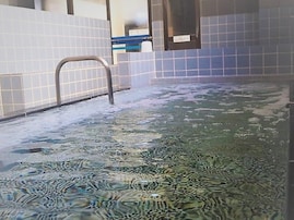 【東京都の人気銭湯】「金春湯」は昭和25年創業の歴史ある施設。2種類のお風呂とサウナを楽しめる憩いの場