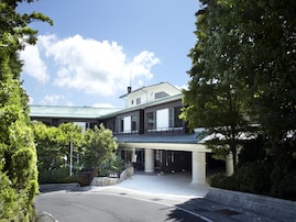 【楽天トラベルセール】神奈川県「ラフォーレ箱根強羅 湯の棲」が今だけ特別価格に！ 全室露天風呂付きの綾館と和モダン客室で過ごす贅沢時間【4月10日】