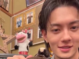 「恋人同士ですか？」佐野勇斗、頭なでショットに反響！ 「これは逮捕案件」「やばいwwwww」