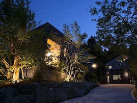 【佐賀県の人気日帰り温泉】「湯泉郷 温泉館 湯招花」は静かな山あいに佇む施設。西九州最大級の湧出量でリラックス