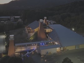 【愛知県の人気日帰り温泉】「天然温泉 本宮の湯」は雄大な自然に包まれて心身を癒やせる施設。ナノ水を使用した多彩なお風呂でリラックス